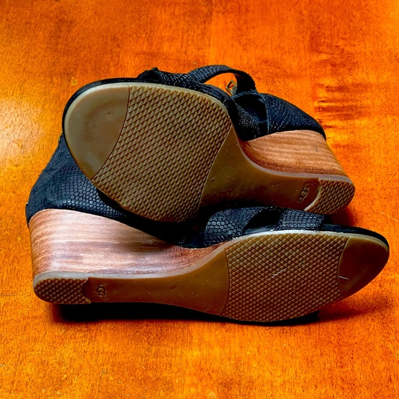 Ugg Australia Yasmin Snakeskin Embossed Wedge Sandals Size 7 - Picture 7 of 7